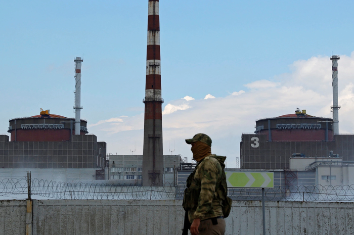 Ilustrasi pasukan Rusia siap menutup PLTN Zaporizhzhia  yang dapat menimbulkan bencana radiasi nuklir