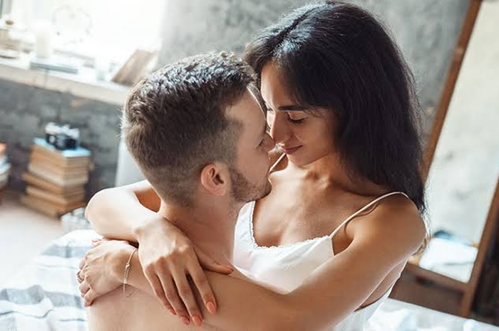 4 posisi bercinta untuk pengantin baru