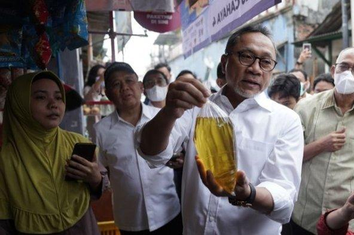 Menteri Perdagangan (Mendag) Zulkifli Hasan melakukan inspeksi mendadak (sidak) di Pasar Klender, Jakarta Timur, Rabu (22/6/2022) pagi.