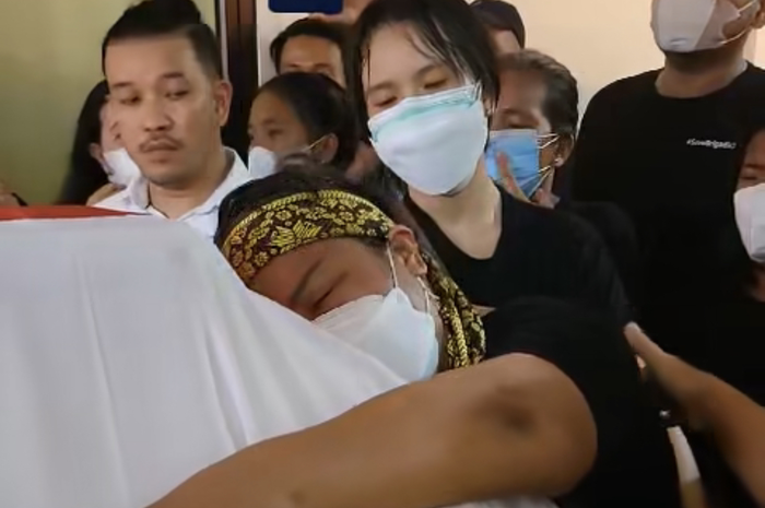 Perbedaan hasil autopsi ulang tim forensik independen dengan RS Polri cuma ada di jumlah luka ini. Foto jenazah Brigadir J disimpan.
