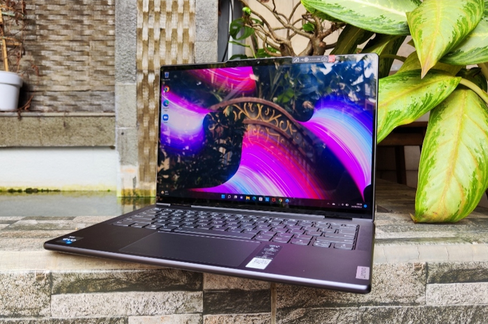 Review laptop Lenovo Yoga 7i Intel Gen 12 terbaru yang diluncurkan di Indonesia, pada bulan Juni 2022 lalu.
