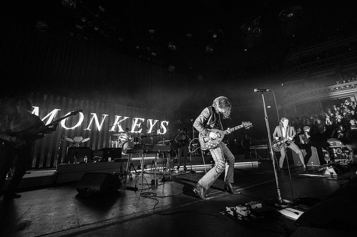 Arctic Monkeys siap merilis album terbarunya Oktober mendatang bertajuk ‘The Car’