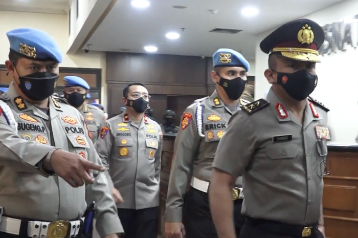 Ferdy Sambo saat akan menjalani sidang kode etik di gedung Bareskrim Mabes Polri, Jakarta Selatan, Kamis (25/8/2022) pagi.