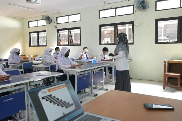 Ilustrasi suasana belajar mengajar di kelas
