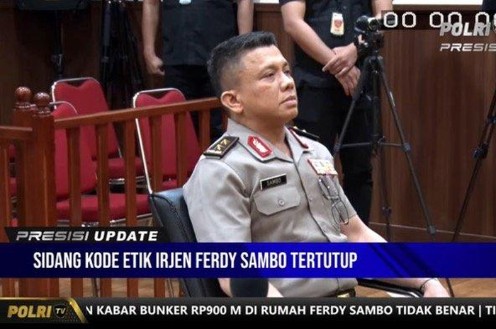 PENAMPAKAN Irjen Ferdy Sambo Ikuti Sidang Kode Etik, Pakai PDH Tanpa Lencana di Mabes Polri, Kamis (25/8/2022) 