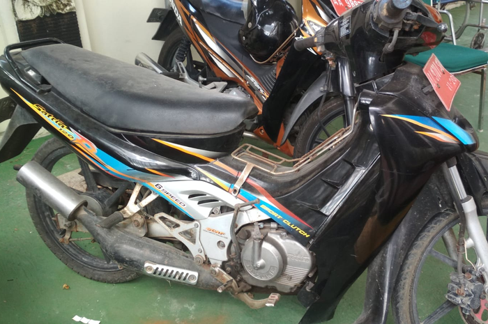 Dilelang borongan Suzuki Satria 120R 2-tak dan Toyota Kijang kotak