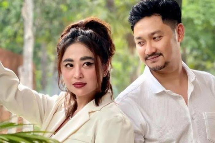 Dewi Perssik dan Angga Wijaya sudah resmi cerai.