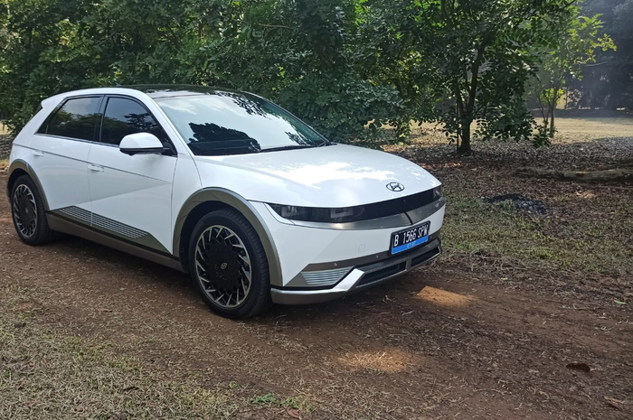Ilustrasi konversi mobil listrik yang sudah bisa dilakukan oleh masyarakat. (On pict: Hyundai Ioniq 5).