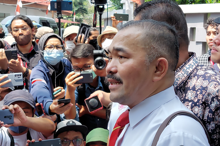 Kuasa Hukum Brigadir J, Kamaruddin Simanjuntak, saat ditemui Grid.ID di kawasan Duren Tiga, Jakarta Selatan, Selasa (30/8/2022).