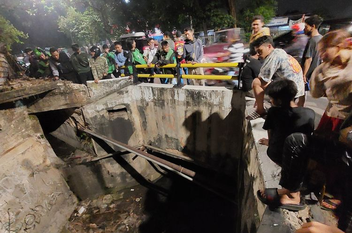Jambret terjun ke gorong-gorong karena takut digebuki warga, Jalan Panjang, Kebon Jeruk, Jakarta Barat
