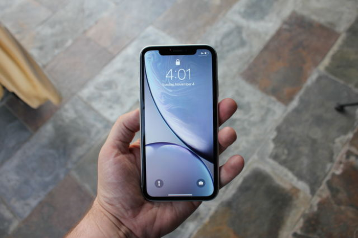 Ilustrasi iPhone SE 4 yang usung desain iPhone XR