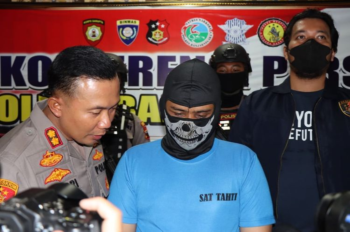 Guru ngaji di Banjarnegara berinisial SAW atau JS (32) ditangkap karena mencabuli 7 santri laki-laki sejak November 2021