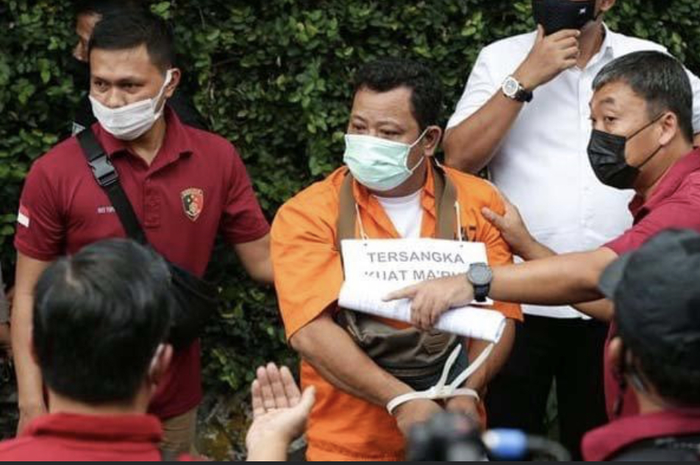 Ini teriakan Kuat Maruf pergoki Brigadir J mengendap-endap dari lantai kamar Putri Candrawathi. Dia mengancam bunuh Yosua. 