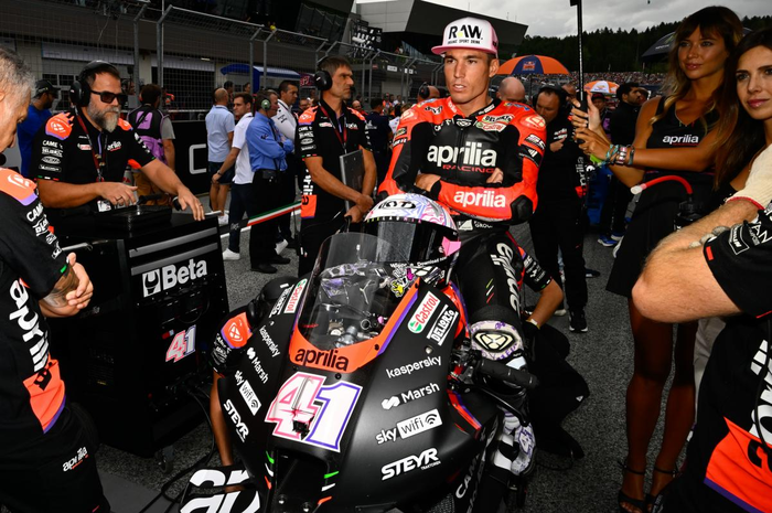 Aleix Espargaro mempertanyakan alasan KTM mendepak Remy Gardner