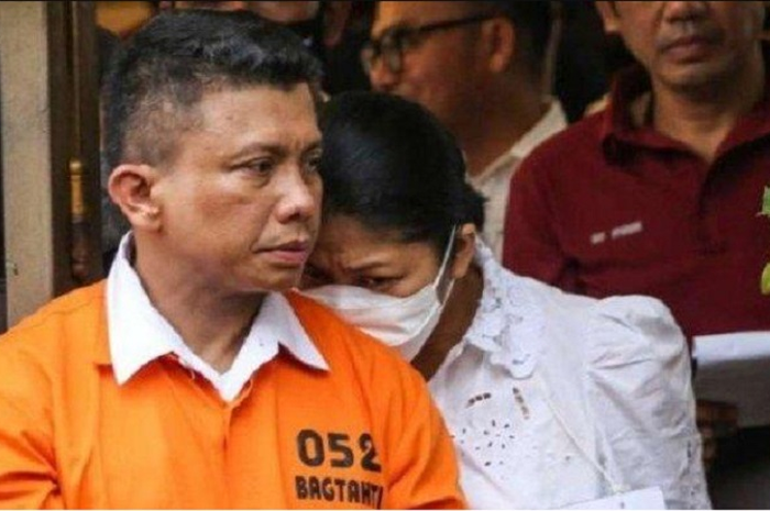 Ferdy Sambo dan Putri Candrawathi ketika menjalani reka adegan di rumah dinasnya, Selasa (30/8/2022), ternyata ucapan Ferdy sambo mampu hipnotis ajudannya. 