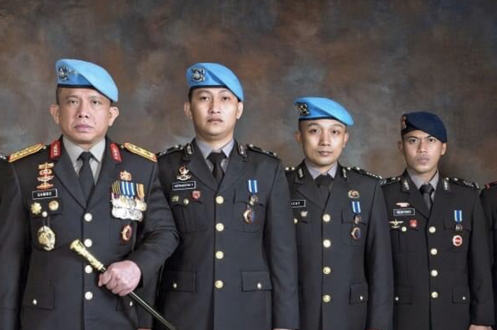 Begini nasib ajudan suami Putri Candrawathi usai muncul dalam rekonstrusi. Dia sempat dilarang mengambil pistol Ferdy SAmbo yang jatuh.
