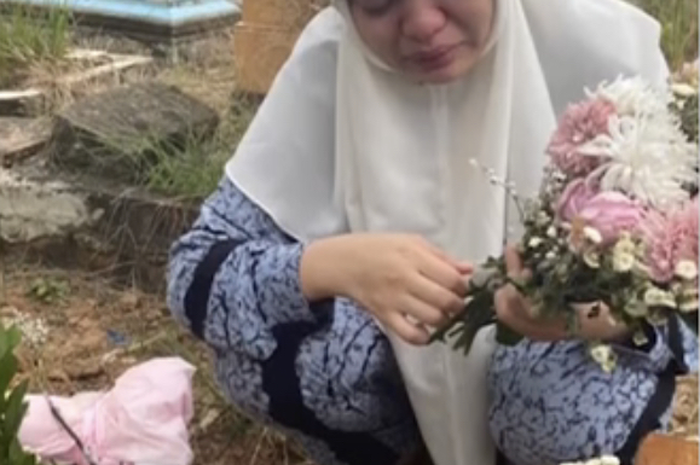 Damsir Khalik suami Brigadir Suci Darma cuma dapat hukuman begini usai terbukti selingkuh. Foto sang polwan kubur bayinya bikin nyesek.