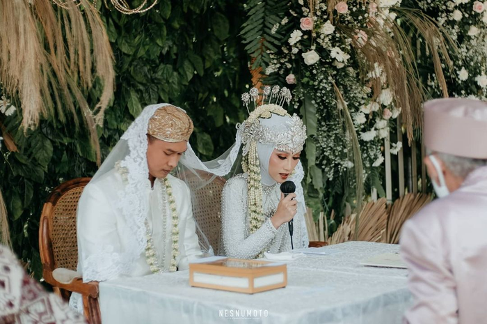 Imas Meilani istri kopilot pesawat TNI AL yang gugur tulis doa sederhana usai dinikahi Letda Dendy Kresna Bhakti. Foto sosoknya dibanjiri doa.