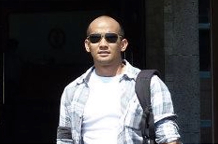 Anggota Timsus Polri kegirangan saat istri anak buah Ferdy Sambo tiba-tiba menyerahkan barang bukti vital ini. Foto Kompol Baiquni Wibowo disorot.
