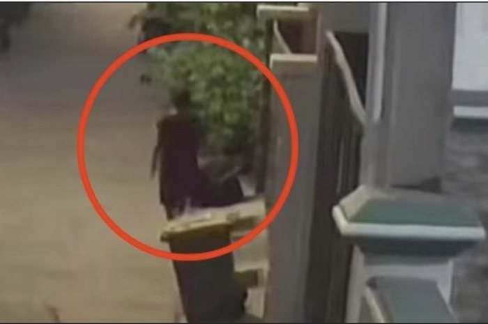 Mantan ART Dara Arafah nekat mencuri brankas Rp 800 juta bareng pacar. Tetangganya sebut pelaku punya kebiasaan begini.  