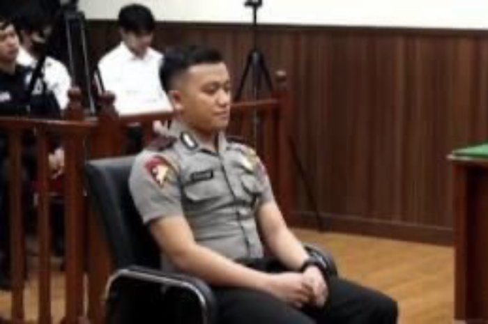 Bharada Sadam ajudan Ferdy Sambo cuma disanksi begini setelah terbukti pasang badan demi sang komandan. Foto sosoknya beredar.