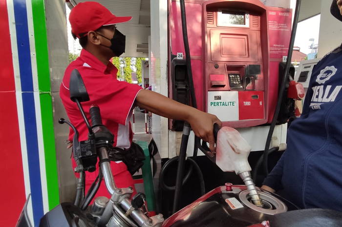 Direktur Pertamina bilang kendaraan tak layak isi Pertalite dijamin nosel SPBU gak  ngocor