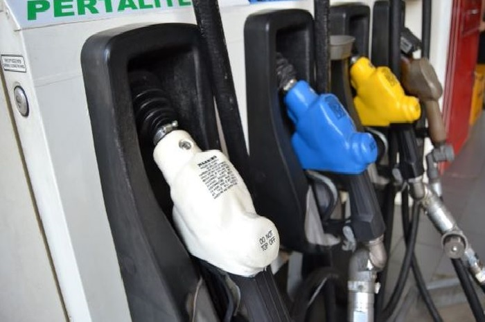 Foto ilustrasi nozzle. Harga Pertalite naik jadi Rp 10 ribu per liter, benarkah harga motor baru naik juga?