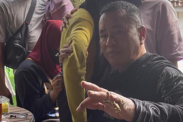 Hotman Paris yang sudah minta atensi Kapolda Metro Jaya murka dapat laporan begini dari keluarga anak yatim piatu korban pemerkosaan.
