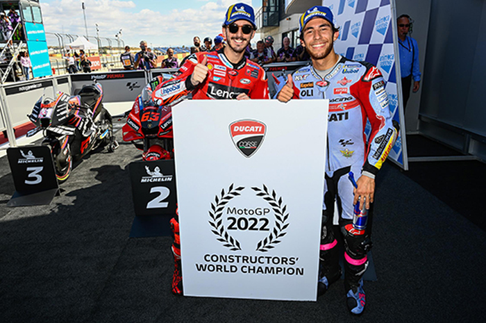 Enea Batianini (kanan) juara MotoGP Aragon dan Francesco Bagnaia (kiri) pole position MotoGP Aragon 2022, fakta tak banyak yang ngeh 5 kali Ducati lock-out musim ini