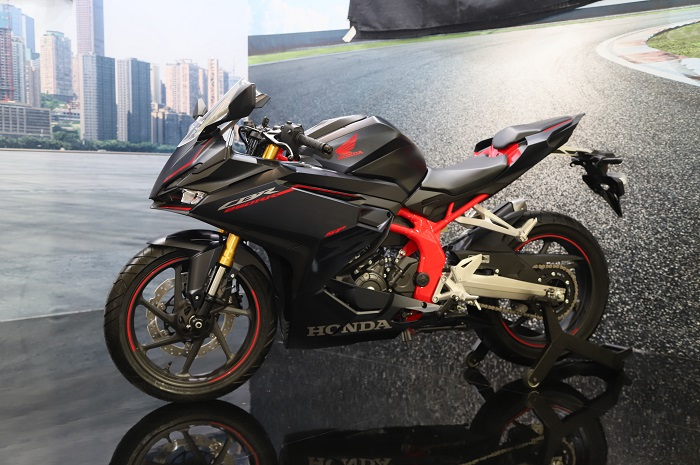 Foto ilustrasi. Enaknya beli Honda CBR250RR terbaru enggak perlu inden.