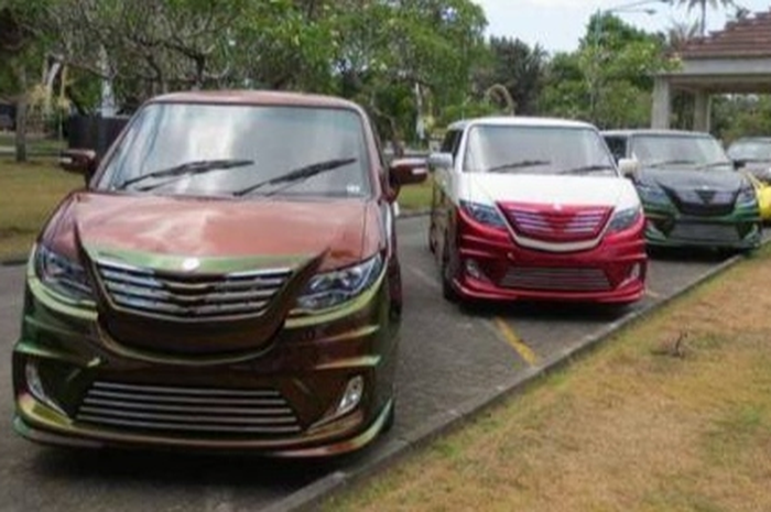 Mobil listrik Gendhis buatan Indonesia yang diperkenalkan pada tahun 2013.
