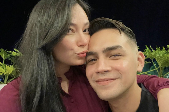 Asmirandah dan Jonas Rivano. Ini 5 alasan artis yang keluar dari Islam hingga pindah agama ke Kristen. Foto terkininya sampai dicari.