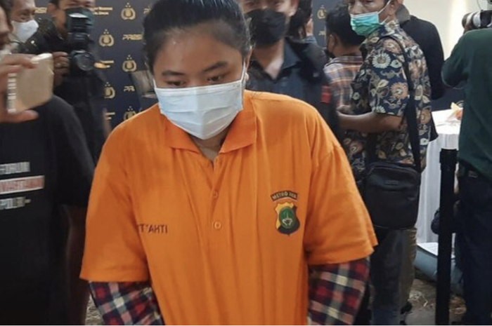 Ini 7 fakta pembacokan sadis mantan pacar di Jaksel. Motifnya gegara ancaman pakai foto syur. Tampang pelaku disebarkan. 