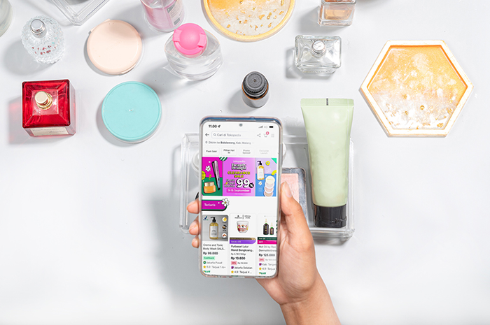 Beragam keperluan make-up dapat ditemukan di Tokopedia.