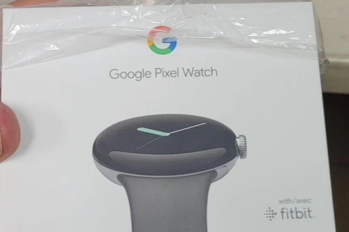 Gambar kotak retail Google Pixel Watch yang bocor di forum Reddit.