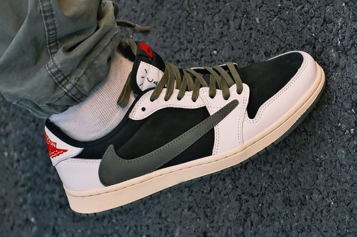 Travis Scott x Air Jordan 1 Low OG 'Olive'
