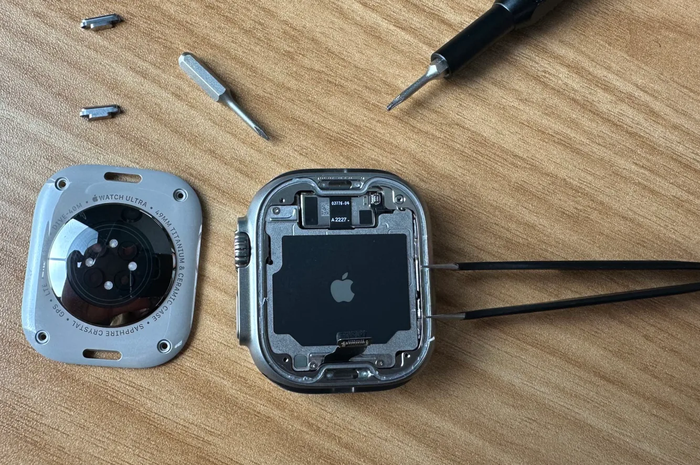 Ilustrasi service Apple Watch Ultra