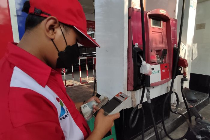 Minyak mentah dunia turun, Ekonom nilai pemerintah tidak adil tahan harga BBM