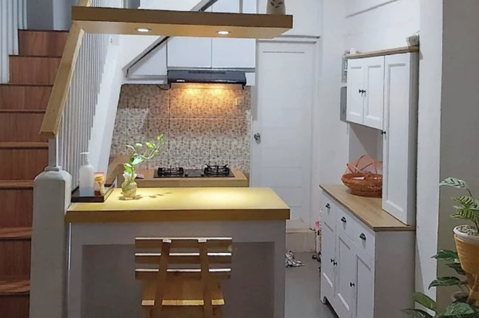 Biar istri makin sayang, simak desain dapur kecil dekat kamar mandi yang cocok buat diaplikasikan di rumah minimalis. Cek foto contohnya.