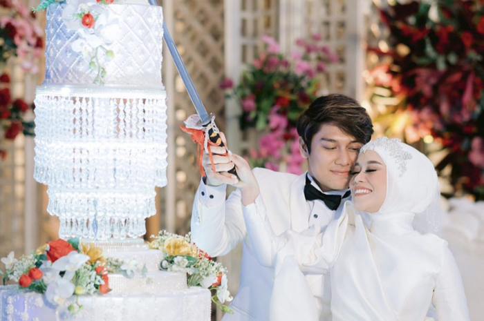 Begini pengakuan merinding ART dan pegawai Leslar Entertainment yang melihat KDRT Rizky Billar terhadap Lesti Kejora. Foto sosoknya dicari.