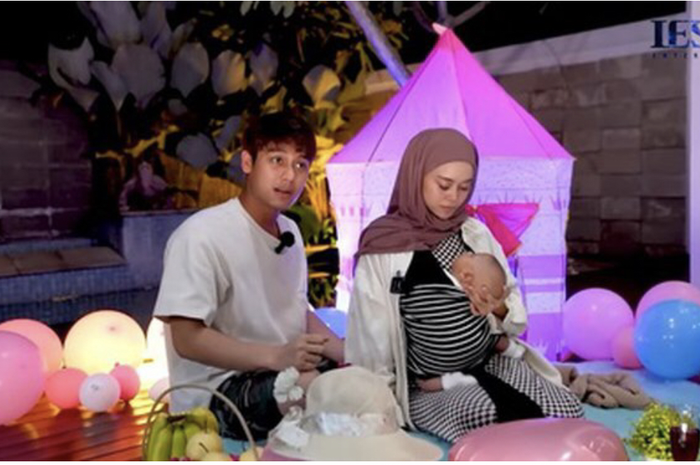 Lesti Kejora sempat mengeluh perubahan yang terjadi dalam diri Rizky Billar. Kakak nggak ngurus Baby L. Foto kejanggalannya dikulik.