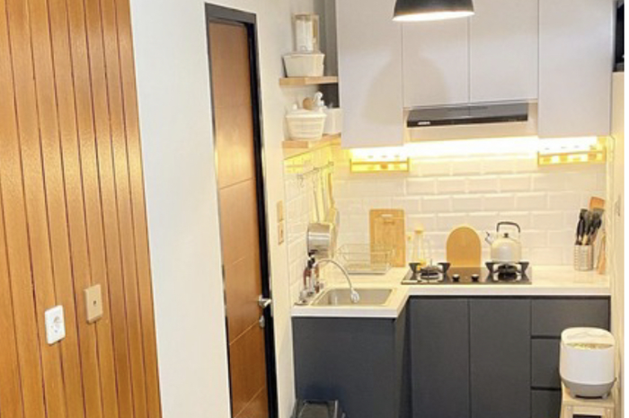 Intip yuk desain dapur kecil estetik yang menjadi solusi buat rumah mungil. Ternyata bisa jadi idaman. Ini foto cantiknya.