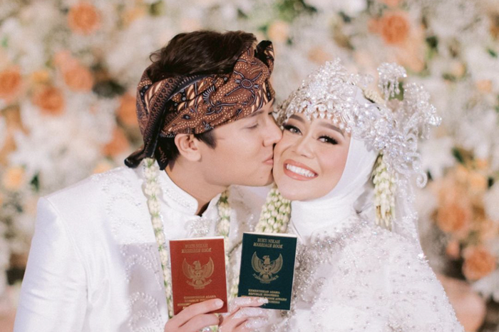 Pernikahan Lesti Kejora yang diguncang prahara KDRT dibilang settingan. Teman mengaji Rizky Billar sampai respons begini.