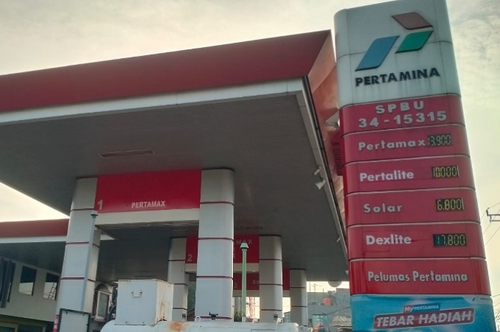 Asyik mulai hari ini (1/10/2022) harga Pertamax turun jadi Rp13.900.