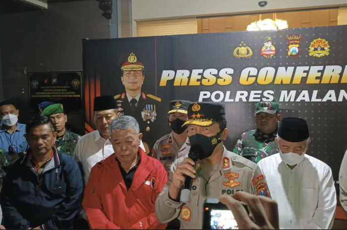 Ini profil Kapolda Jatim Irjen Nico Afinta yang sempat disorot soal kasus Ferdy Sambo. Kini, sebut tembakan gas air mata sudah sesuai SOP.
