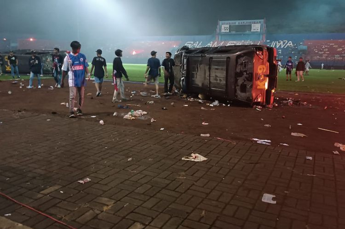 Kericuhan di Stadion Kanjuruhan Malang usai laga Arema FC vs Persebaya Surabaya