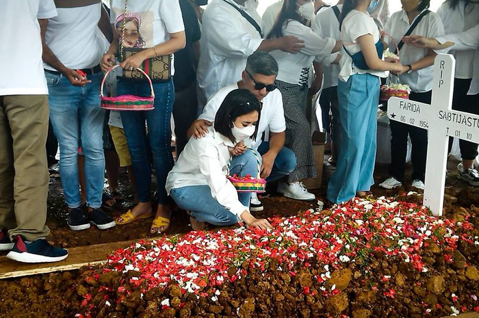Ibunda Gading Marten&nbsp;meninggal dunia dan gejala kanker paru-paru.