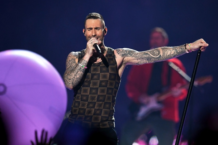 Maroon 5 kembali ke panggung pertama kali setelah Adam Levine kesandung skandal