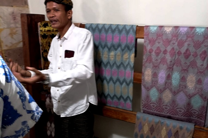 Produk kain tenun warga Sukarasa Lombok