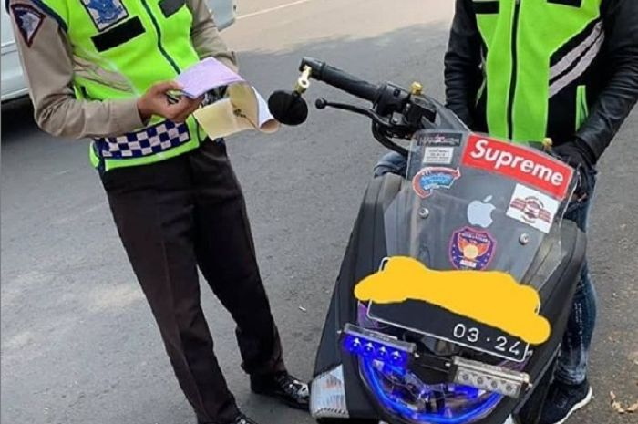 Foto ilustrasi penindakan. Operasi Zebra 2022 berlangsung, motor pakai sirine dan rotator sembarangan bisa kena denda mahal.